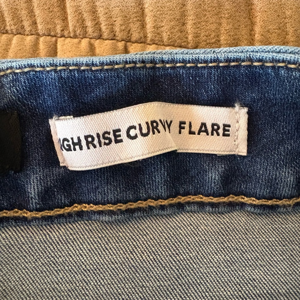 BCBGeneration NWOT Blue Flare Jeans, High Rise Curvy. 5 pockets.Size 7/28 - Picture 6 of 8